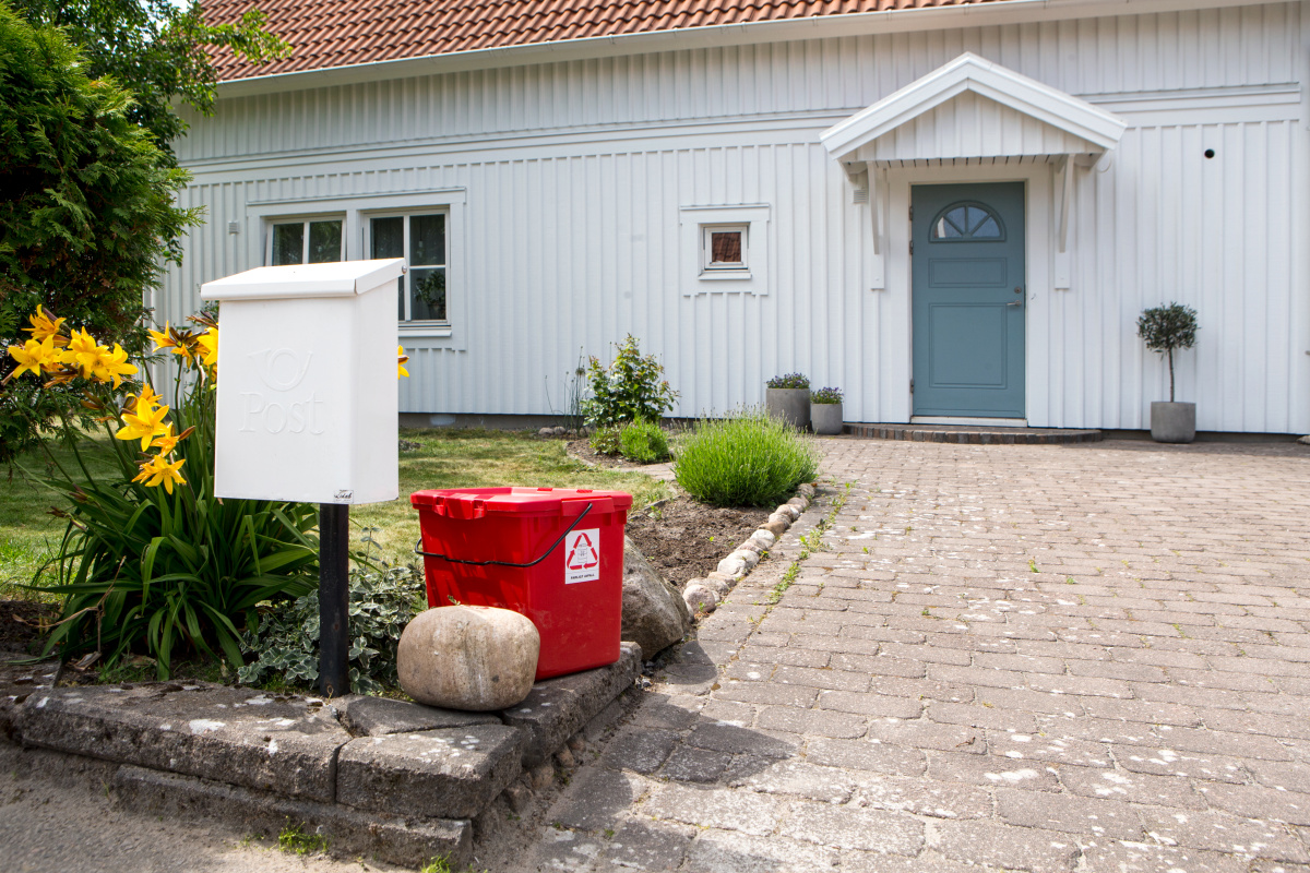 FAbox framfor hus