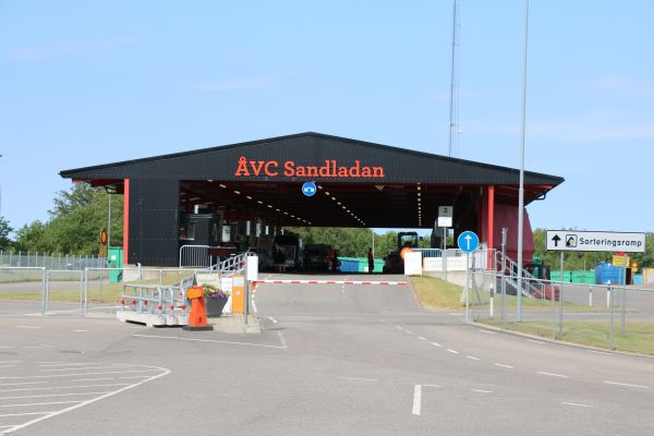 Infarten till rampen på återvinningscentralen Sandladan